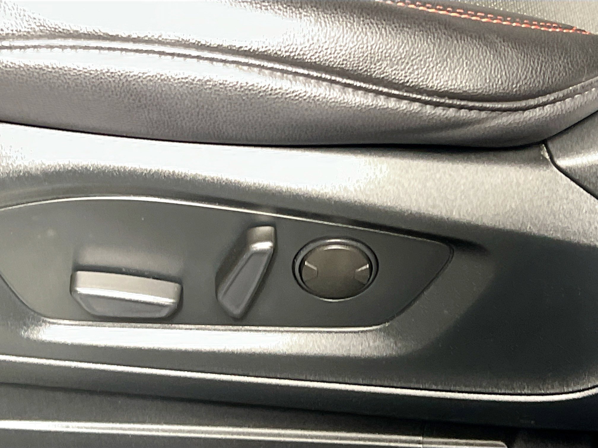 Used 2023 Ford Explorer ST-Line image 15