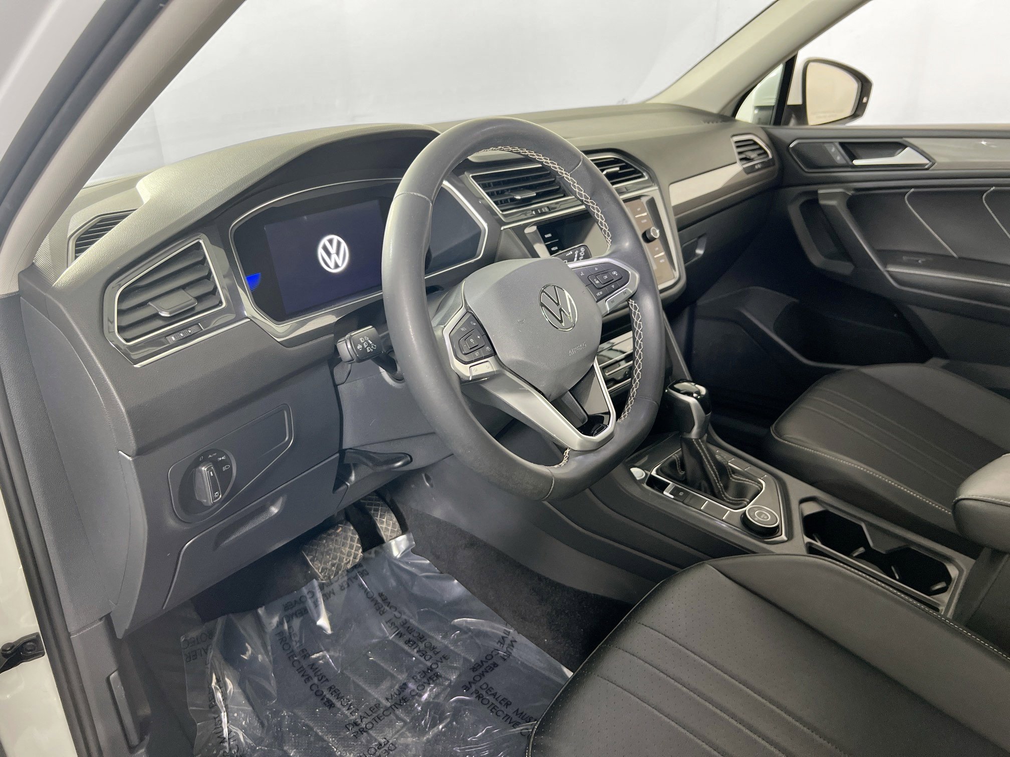 Used 2022 Volkswagen Tiguan SE AWD/4WD image 9