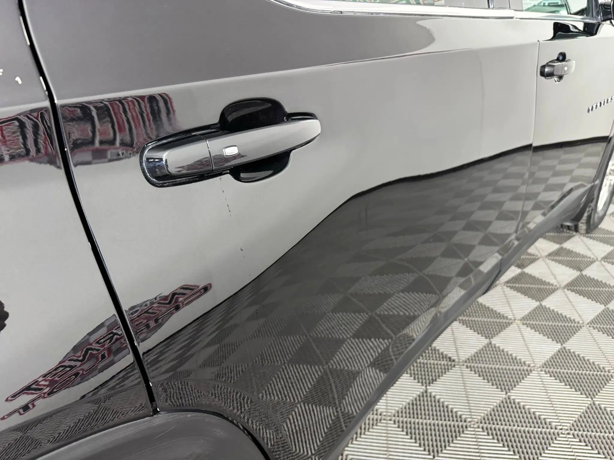 Used 2020 Chevrolet Traverse LT w/ LPO, Floor Liner Package image 30