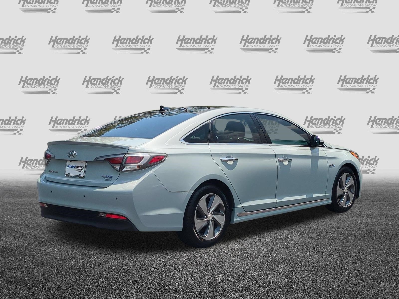 Used 2016 Hyundai Sonata Limited w/ Option Group 02 FWD image 10