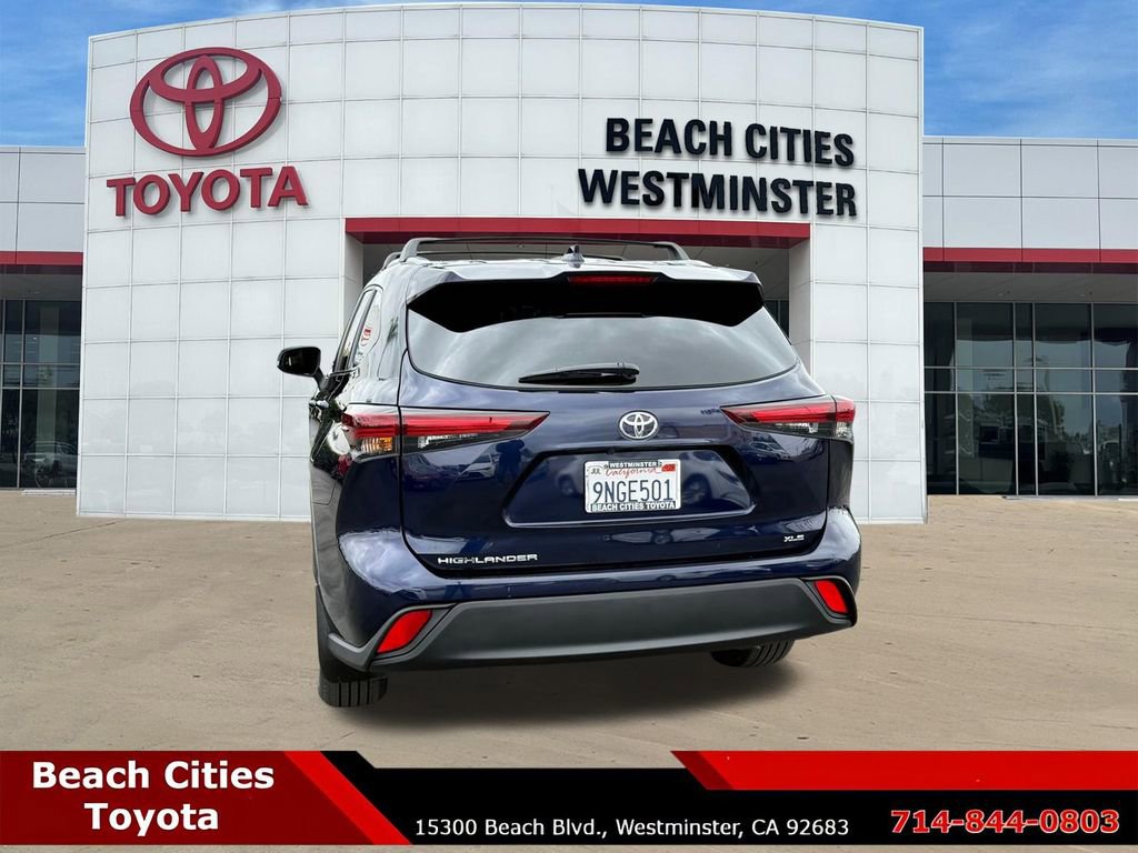 Certified 2024 Toyota Highlander XLE FWD image 9