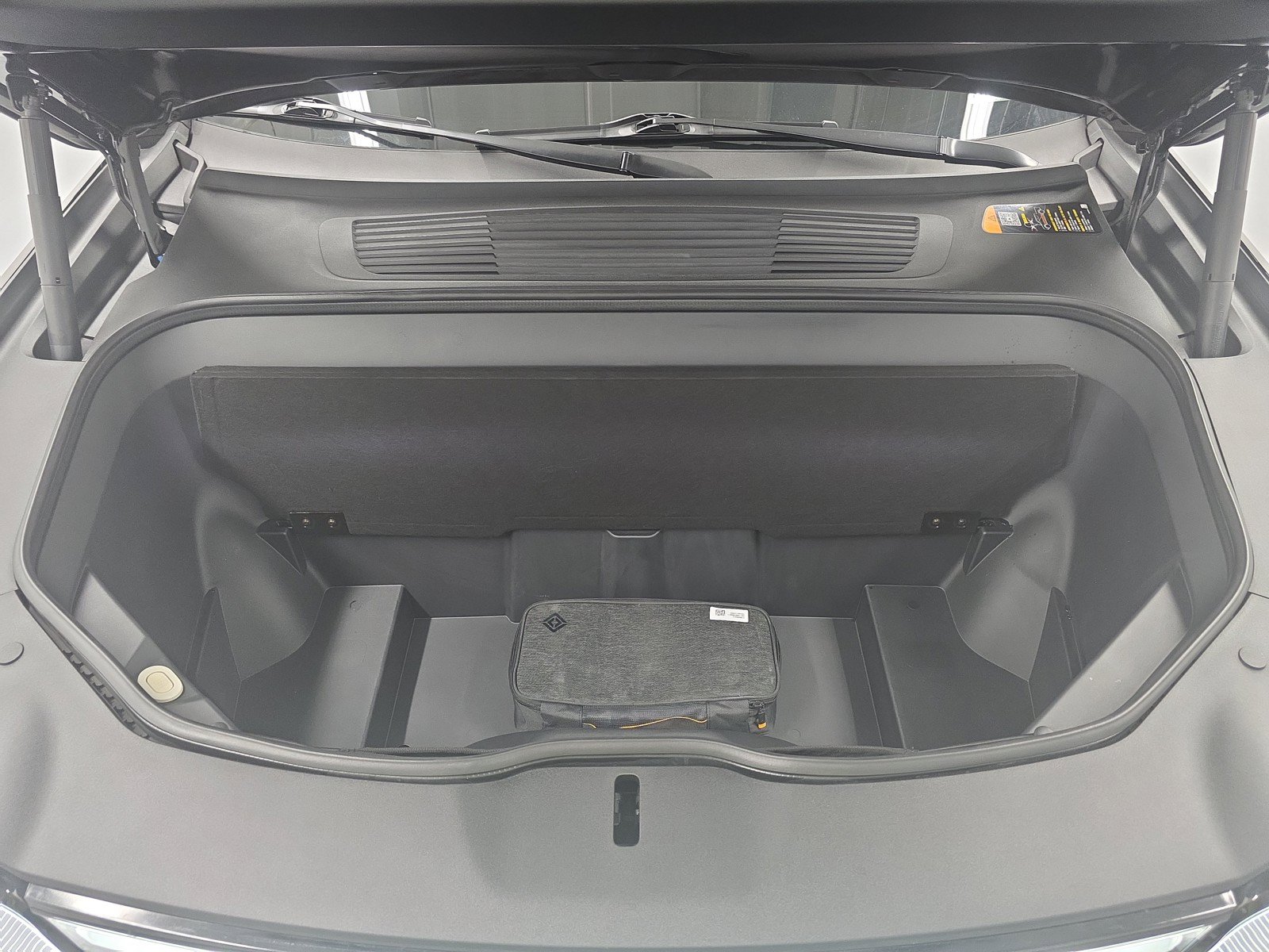 Used 2023 Rivian R1T Adventure AWD/4WD image 14