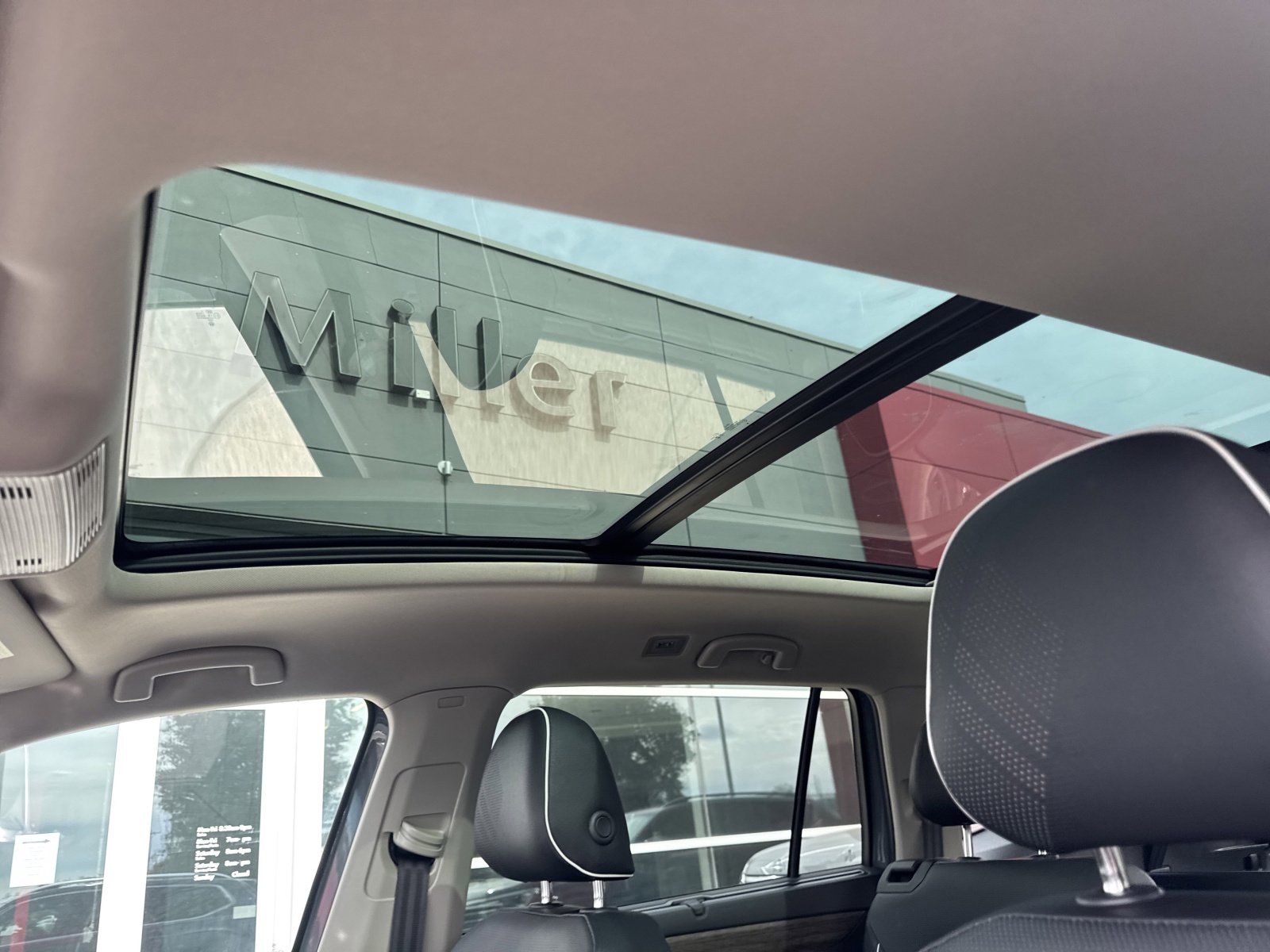 New 2026 Volkswagen Atlas SEL Premium R-Line image 18