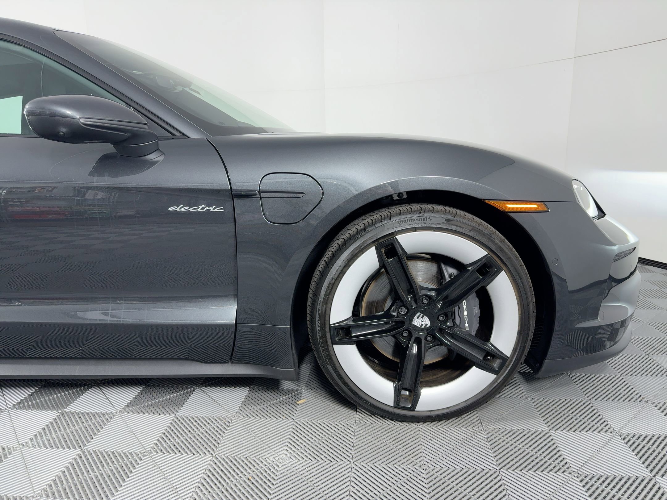Used 2025 Porsche Taycan RWD image 11