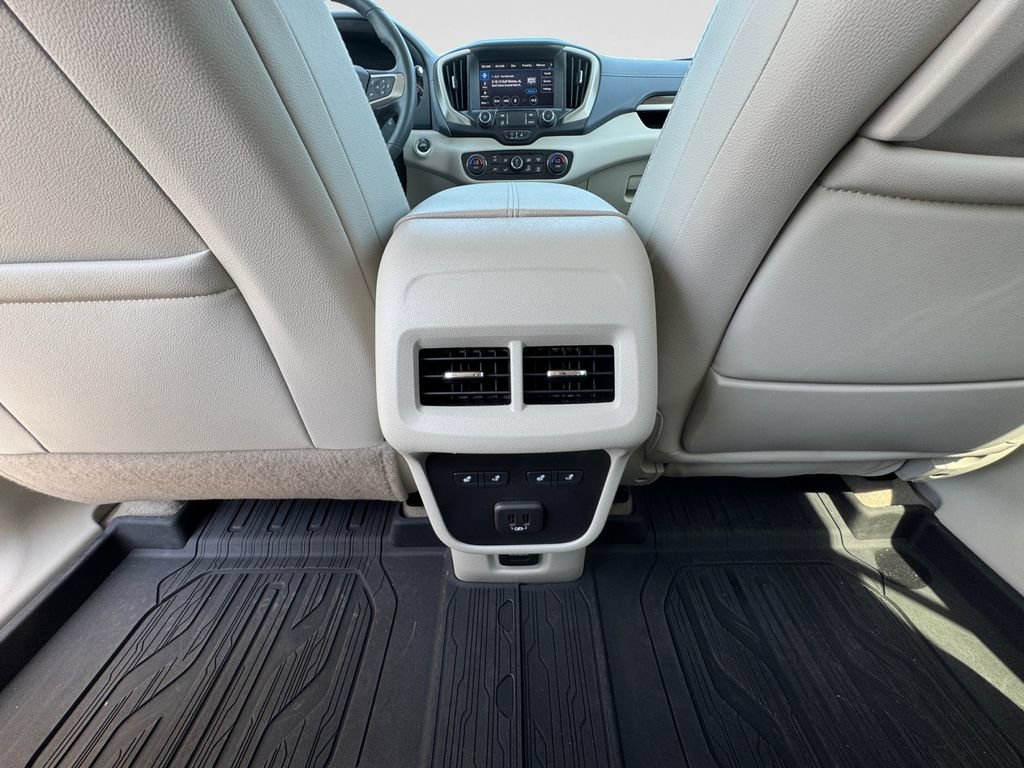 Used 2024 GMC Terrain Denali w/ Denali Premium Package AWD/4WD image 14