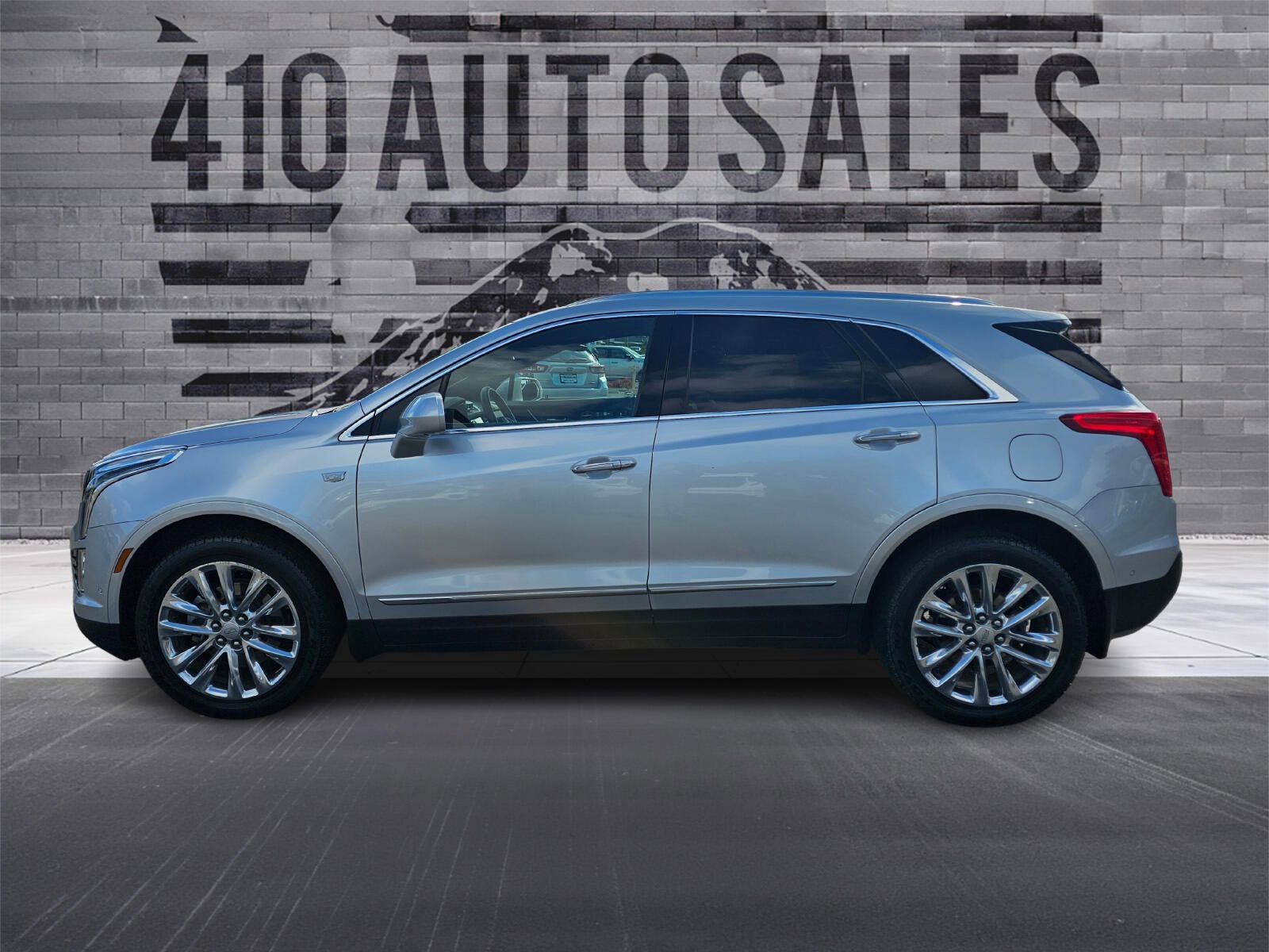 Used 2017 Cadillac XT5 Platinum w/ Driver Assist Package image 7