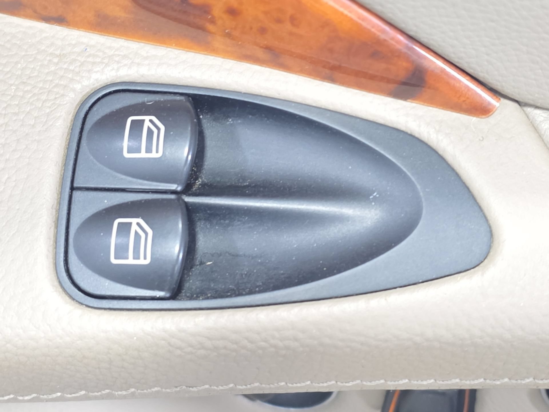 Used 2011 Mercedes-Benz SL 550 image 26