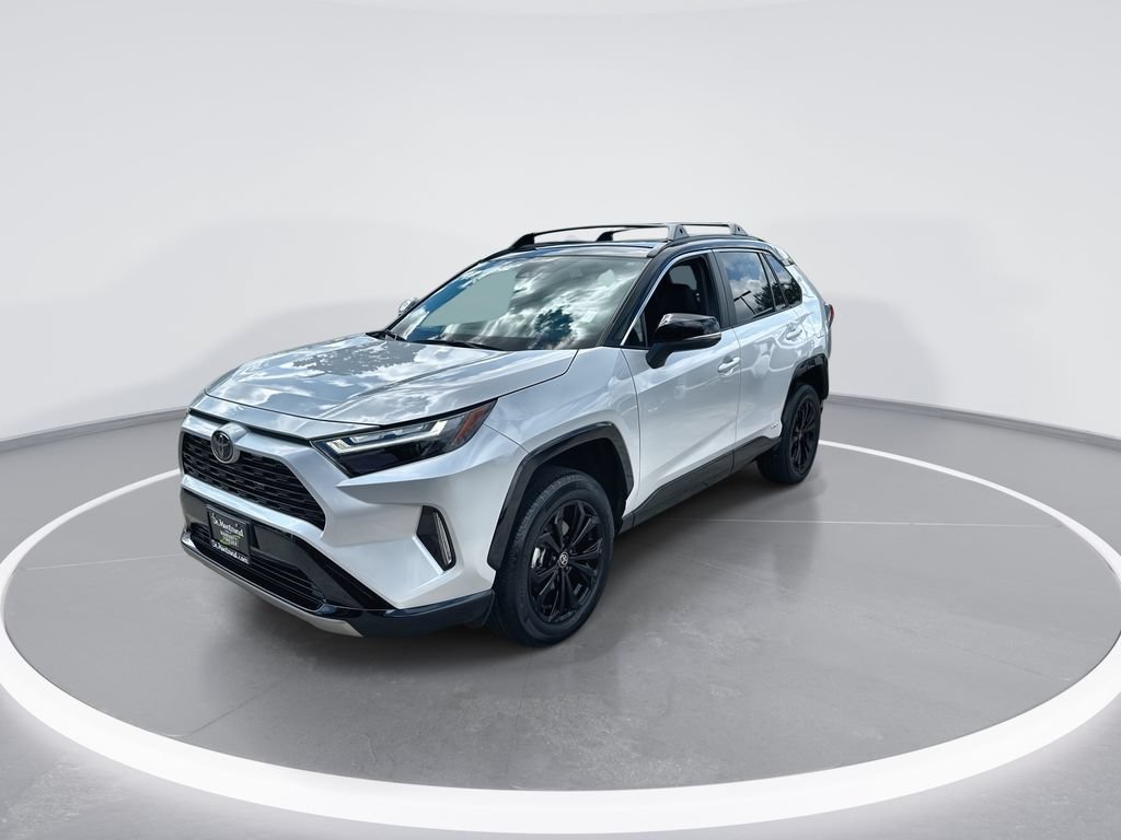 Used 2025 Toyota RAV4 XSE AWD/4WD image 4