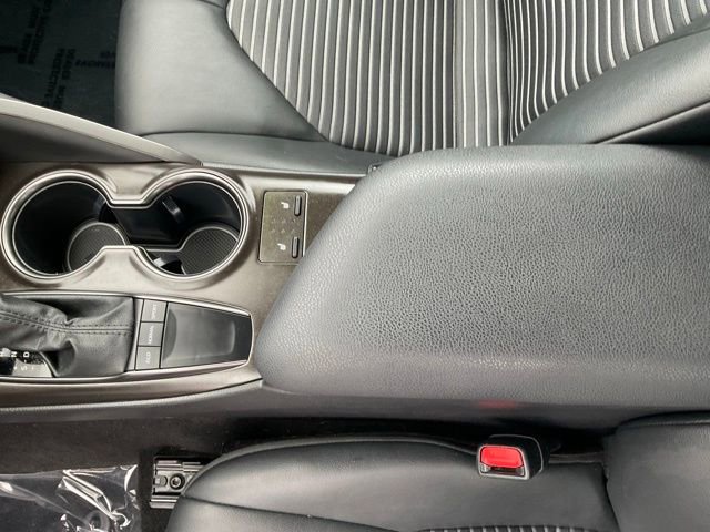 Used 2022 Toyota Camry SE w/ Cold Weather Package FWD image 19