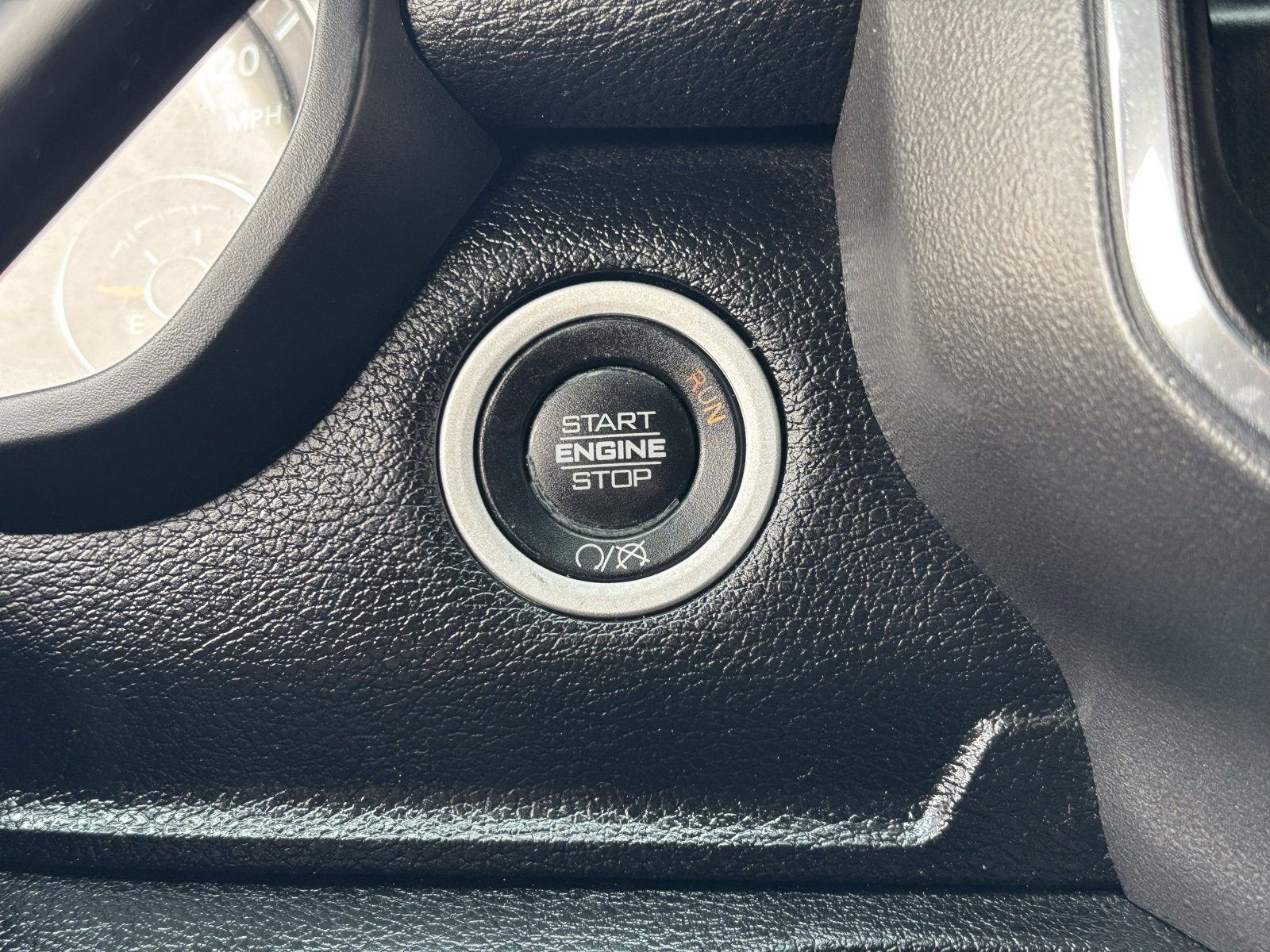 Used 2020 RAM 2500 Laramie w/ Night Edition image 24