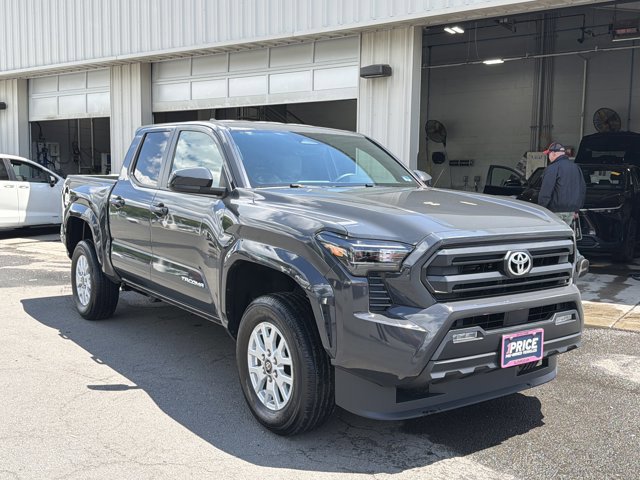 Used 2025 Toyota Tacoma SR5 AWD/4WD image 3