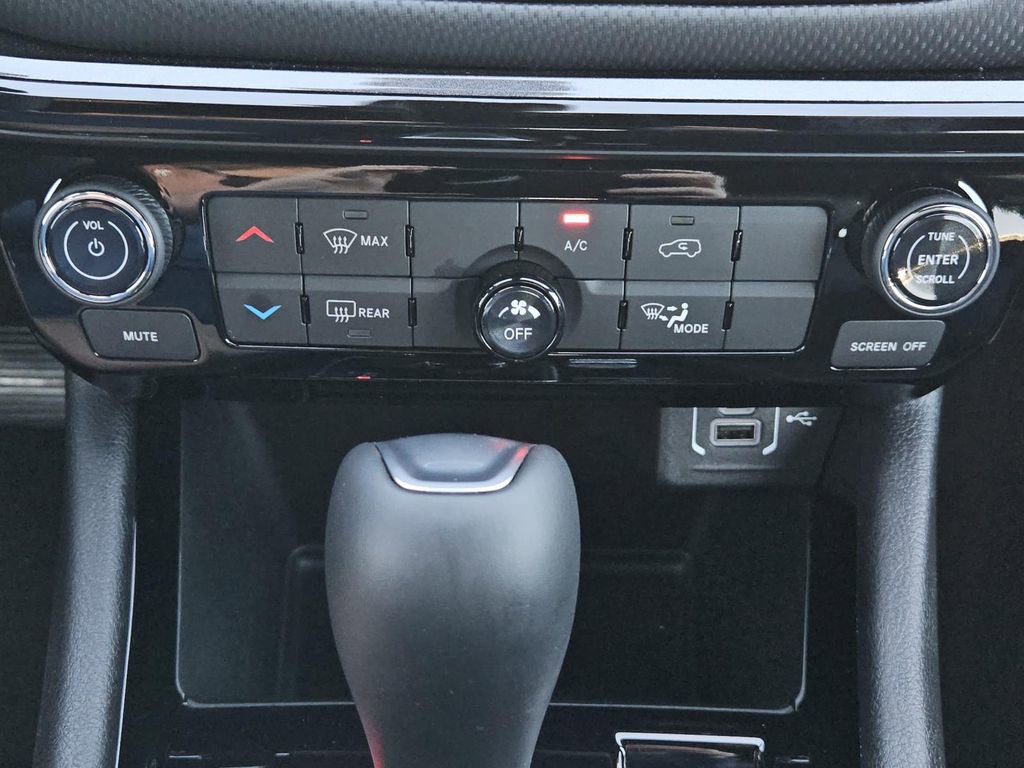 New 2026 Jeep Compass Latitude image 11