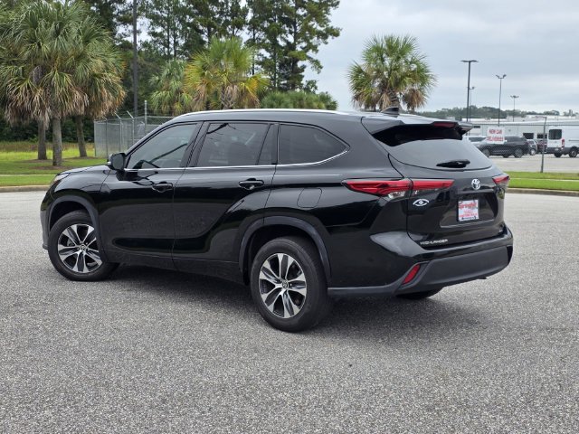 Used 2021 Toyota Highlander XLE FWD image 4