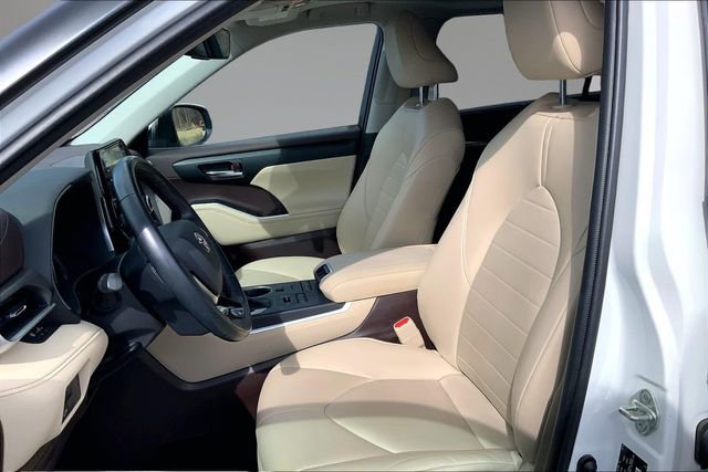 Used 2020 Toyota Highlander XLE image 18