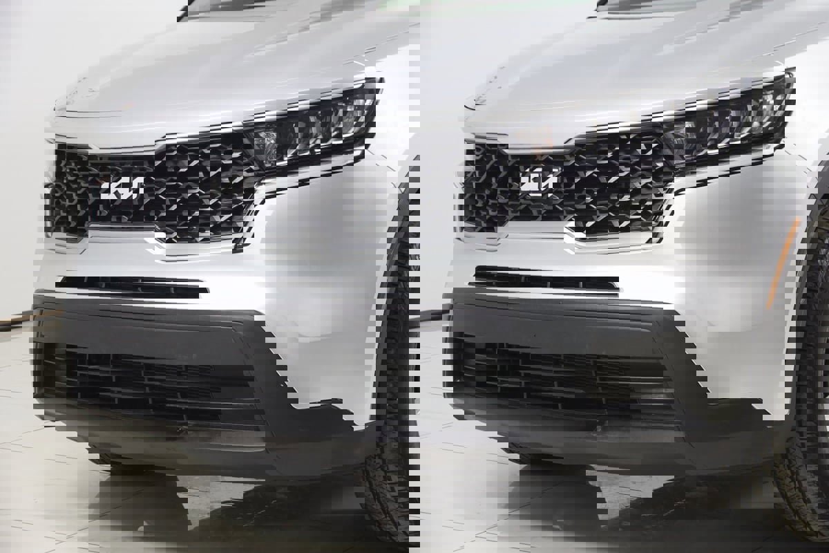 Used 2022 Kia Sorento LX image 48