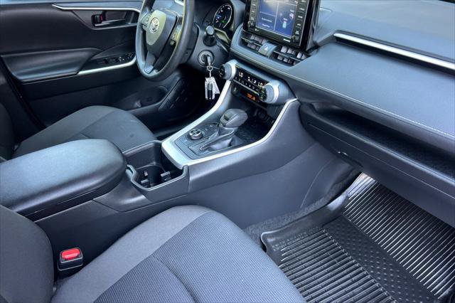 Certified 2022 Toyota RAV4 LE AWD/4WD image 17