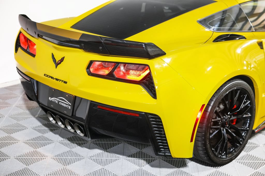 Used 2016 Chevrolet Corvette Z06 w/ 3LZ Preferred Equipment Group RWD image 9