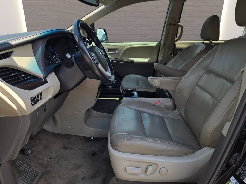 Used 2015 Toyota Sienna XLE w/ XLE Navigation Package FWD image 22