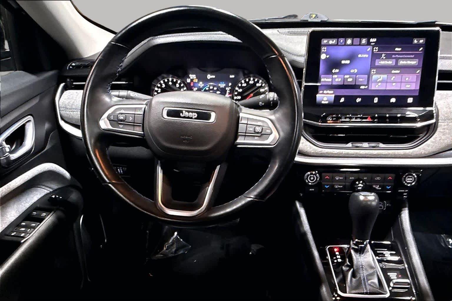 Used 2022 Jeep Compass Latitude w/ Sun and Sound Group AWD/4WD image 11