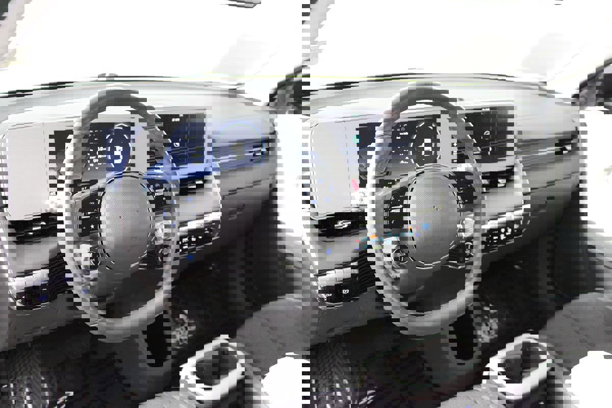 Used 2024 Hyundai Ioniq 5 SE image 26