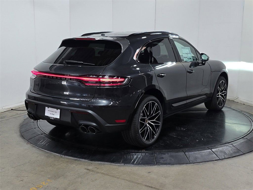 Certified 2025 Porsche Macan Turbo image 7
