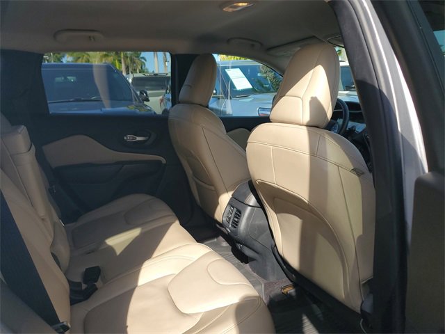 Used 2016 Jeep Cherokee Limited image 28