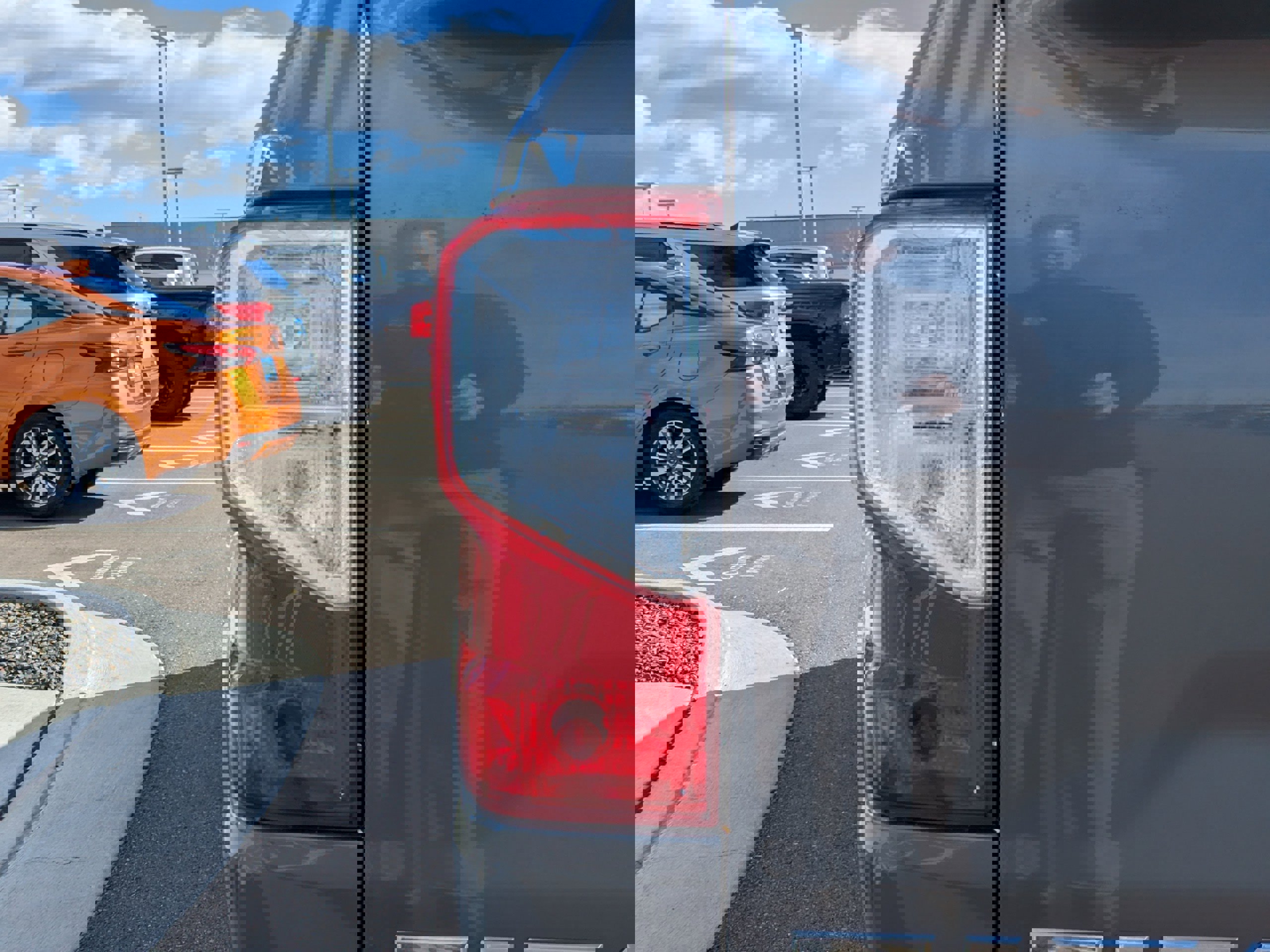 Used 2020 Nissan Titan SV w/ SV Convenience Package image 44