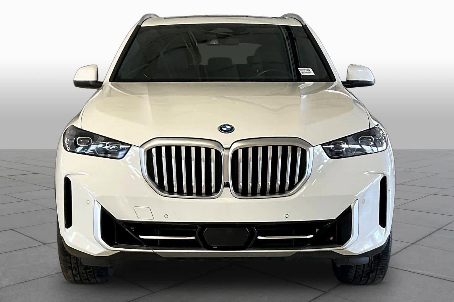 Used 2025 BMW X5 xDrive50e image 3