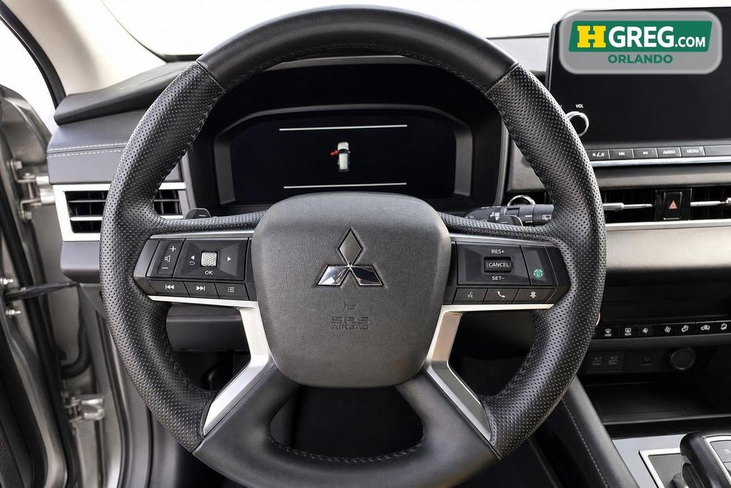 Used 2024 Mitsubishi Outlander SE AWD/4WD image 14