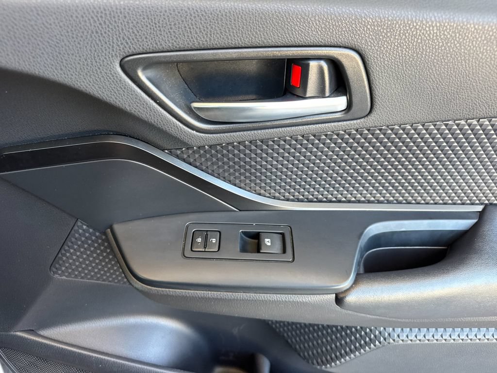 Used 2019 Toyota C-HR LE FWD image 21