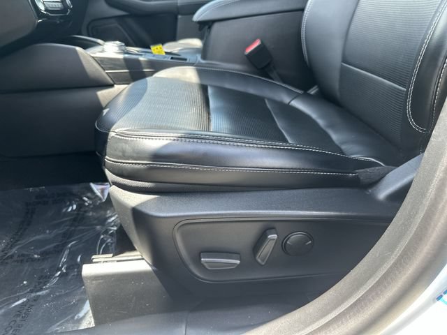 Used 2024 Ford Escape Platinum AWD/4WD image 16