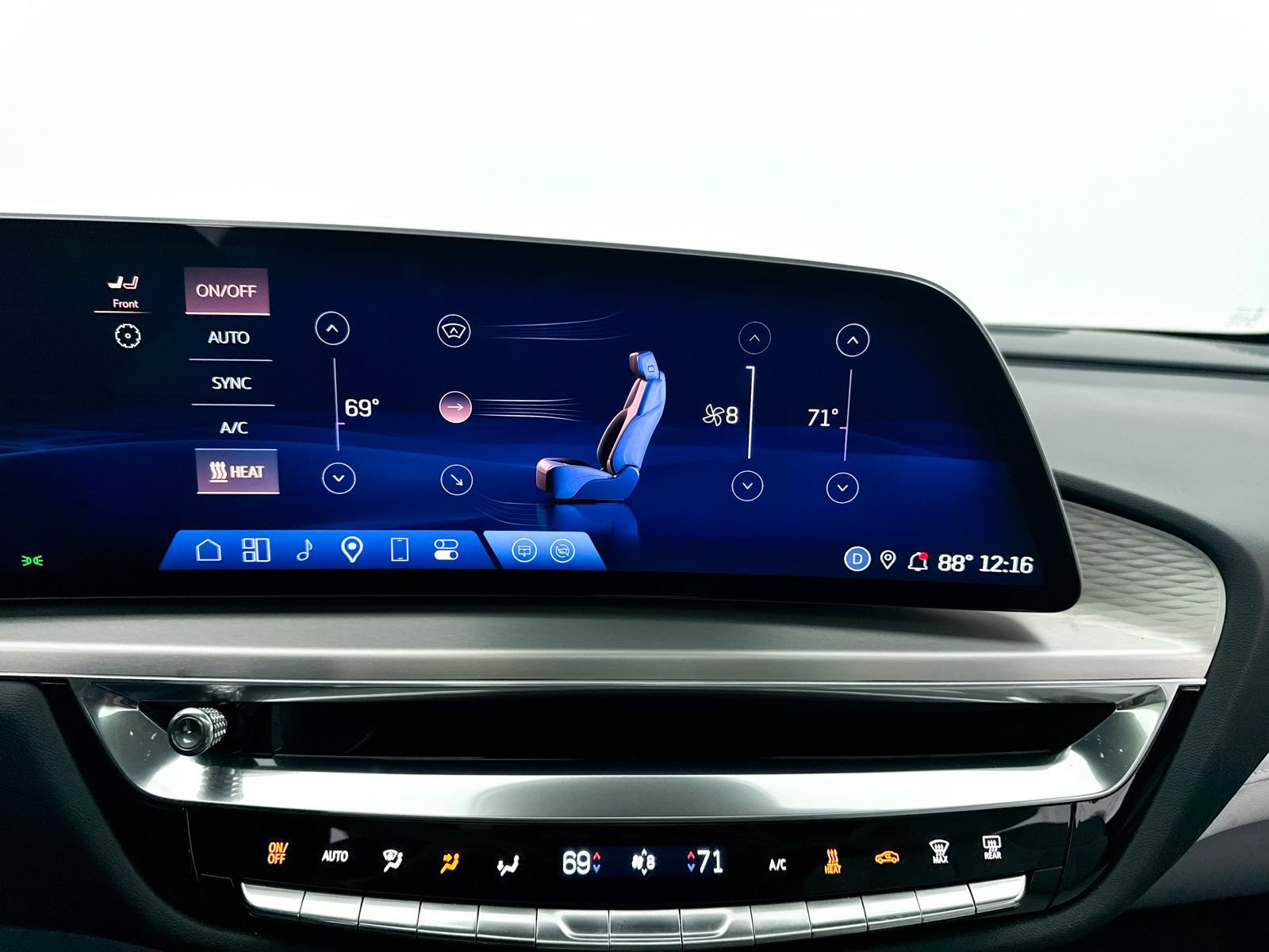 Used 2024 Cadillac Lyriq Luxury AWD/4WD image 23