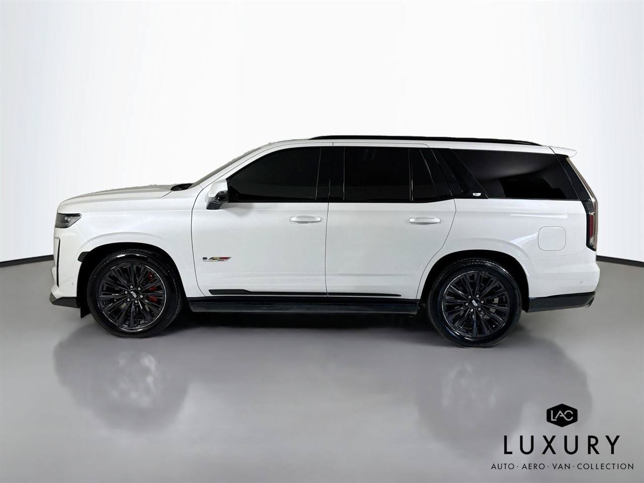 Used 2024 Cadillac Escalade V w/ LPO, ONYX Package AWD/4WD image 9