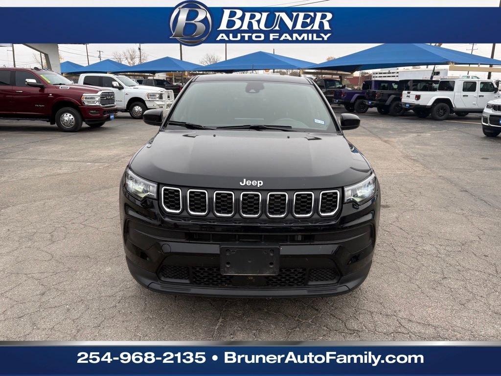 Used 2024 Jeep Compass Sport image 2