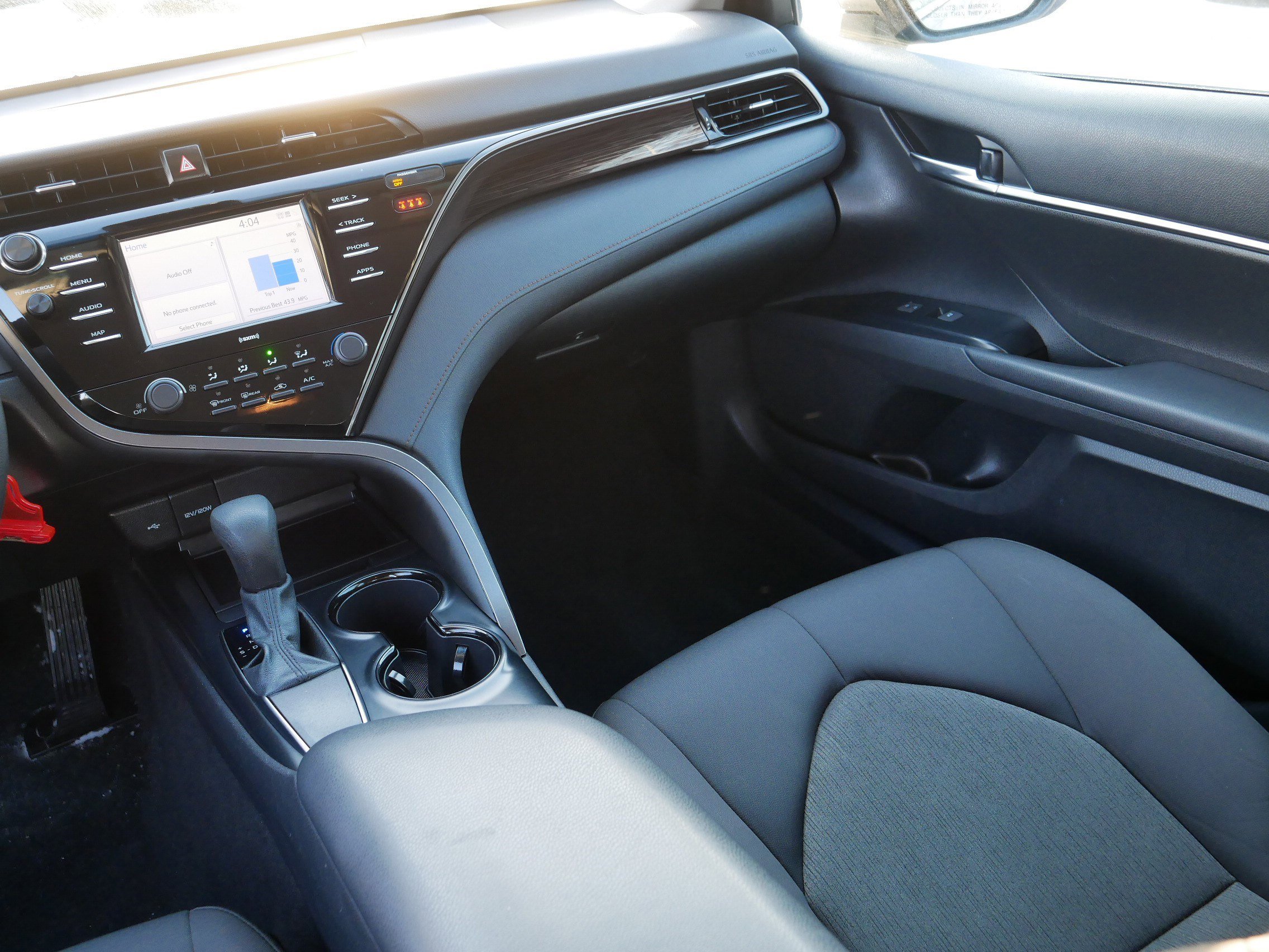 Used 2020 Toyota Camry LE image 11