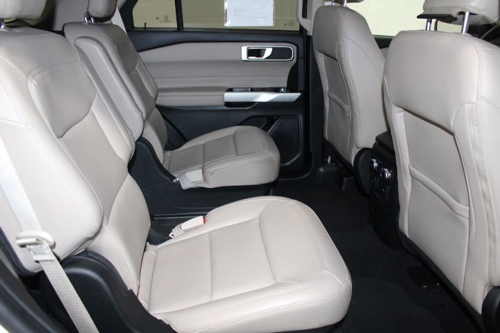 Used 2022 Ford Explorer XLT w/ Equipment Group 202A image 25