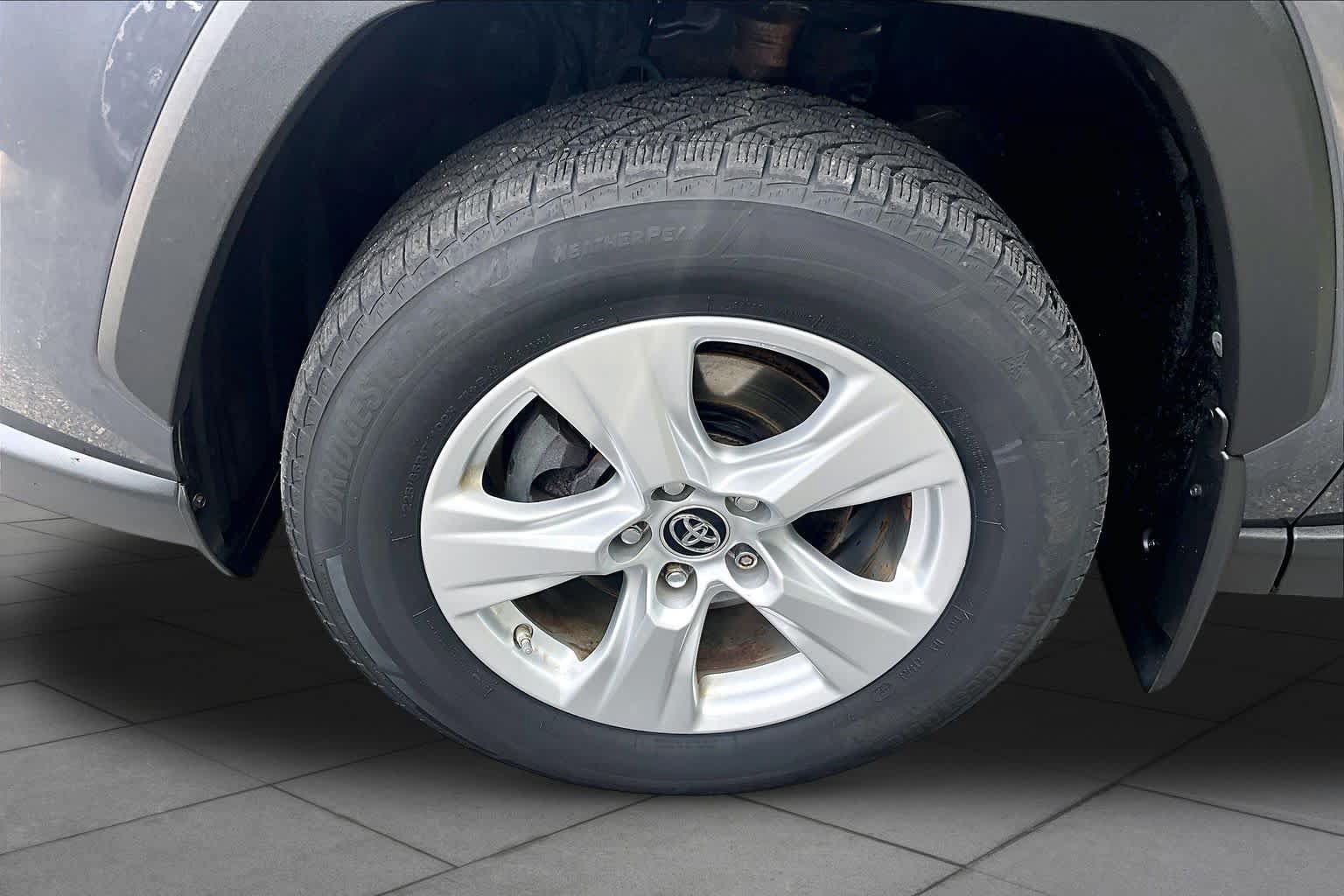 Used 2019 Toyota RAV4 XLE w/ Convenience Package AWD/4WD image 11