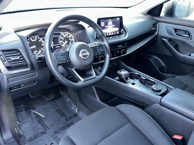 Used 2023 Nissan Rogue S image 32