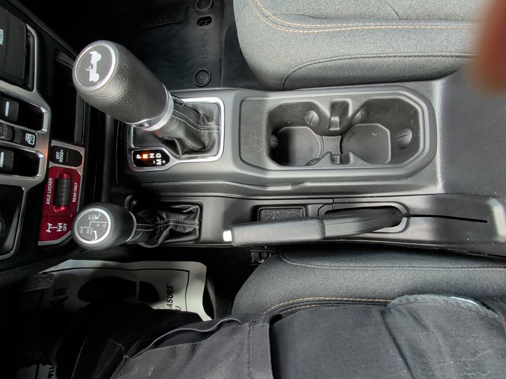 Used 2024 Jeep Wrangler Unlimited AWD/4WD image 25