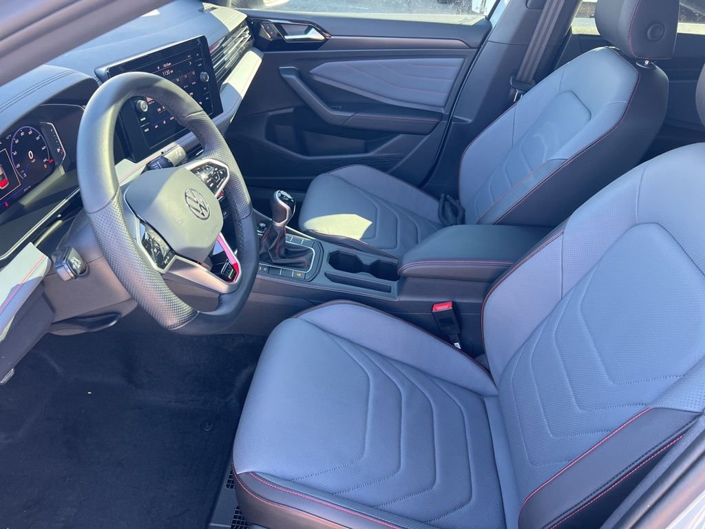 Used 2025 Volkswagen Jetta GLI Autobahn image 4