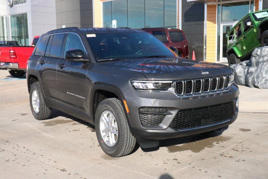 New 2025 Jeep Grand Cherokee Laredo w/ Luxury Tech Group I