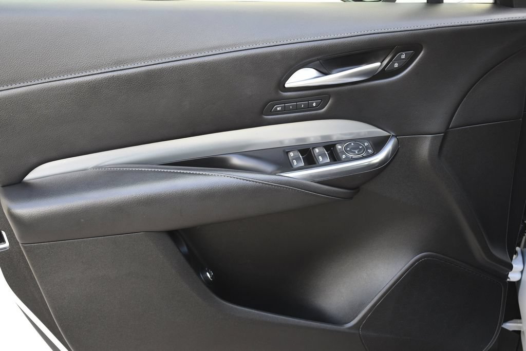 Used 2023 Cadillac XT4 Premium Luxury FWD image 23