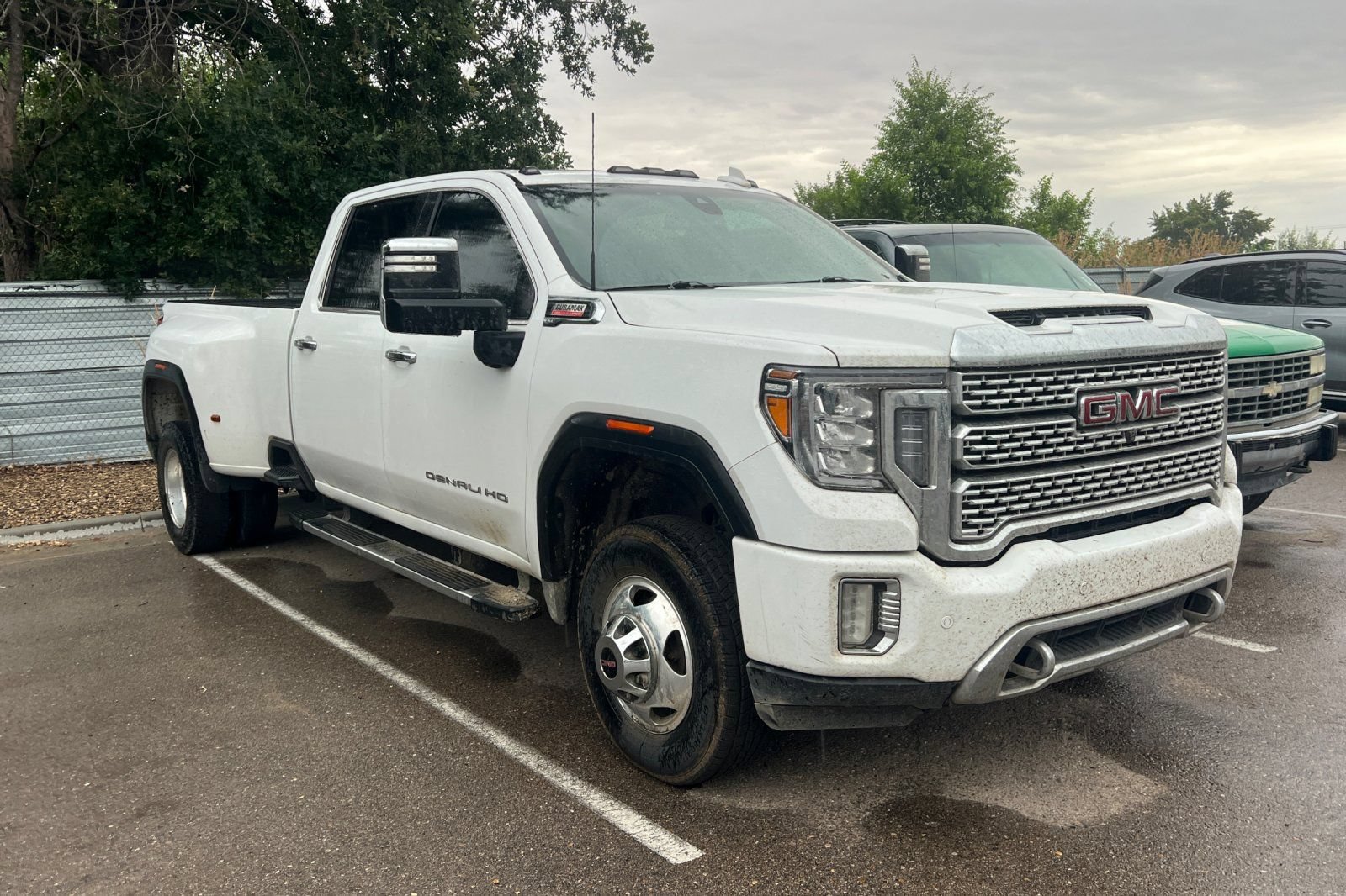 Used 2021 GMC Sierra 3500 Denali AWD/4WD image 2
