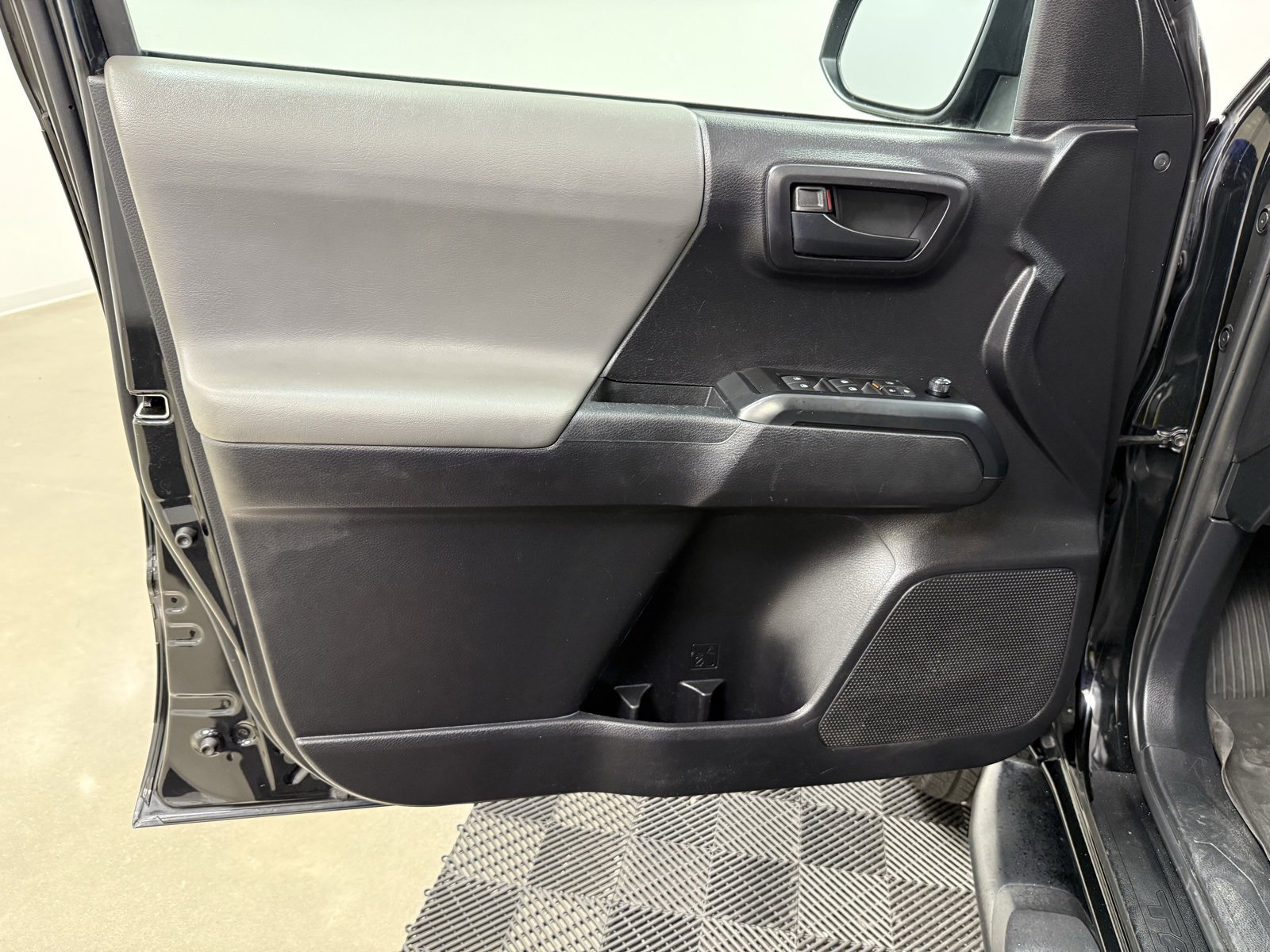 Used 2021 Toyota Tacoma SR image 12