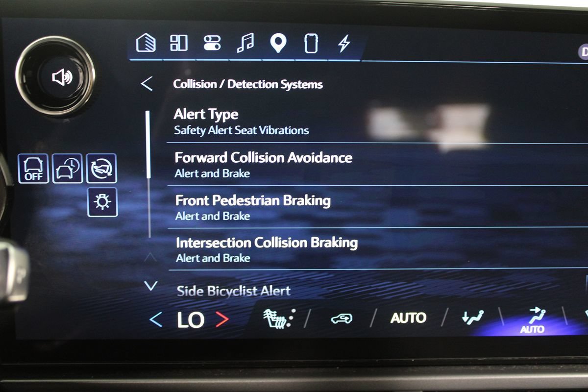 Used 2024 Chevrolet Equinox EV RS FWD image 14