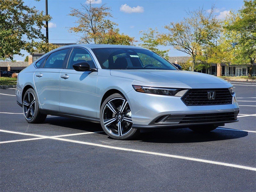 Used 2024 Honda Accord Sport image 2