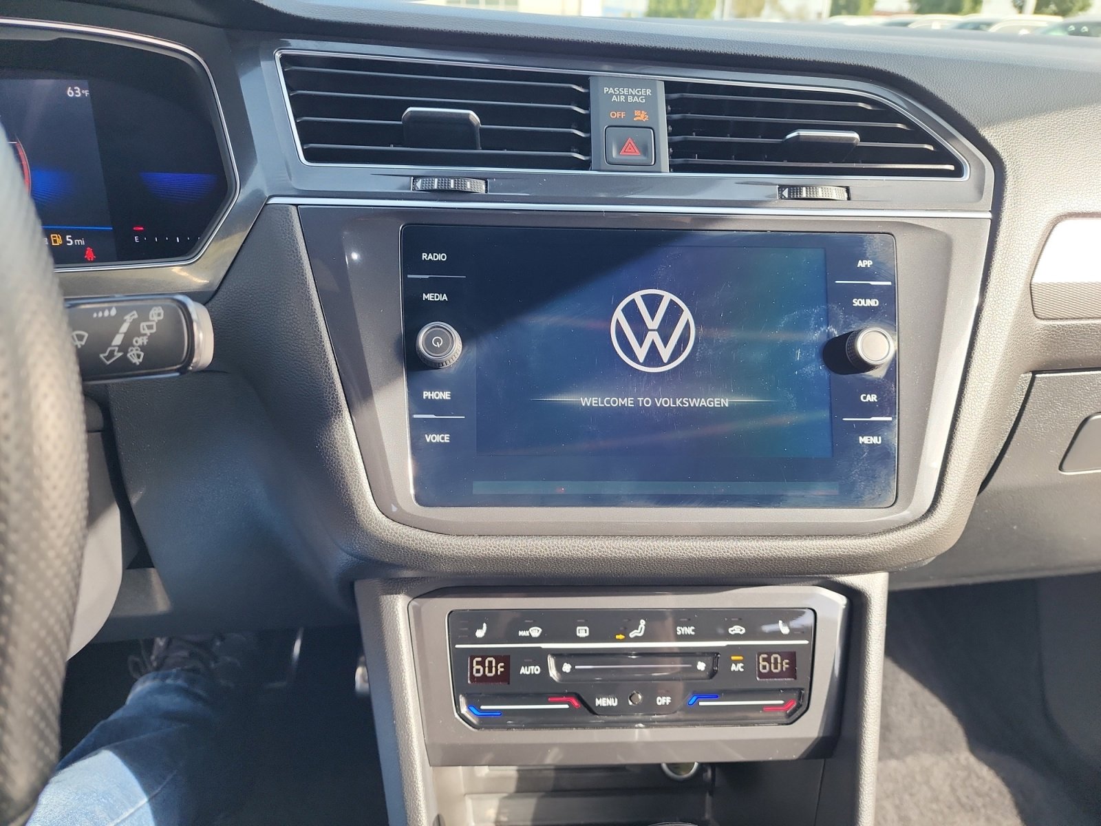 Certified 2023 Volkswagen Tiguan SE R-Line image 28