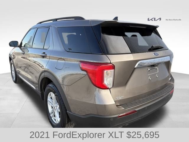 Used 2021 Ford Explorer XLT image 6