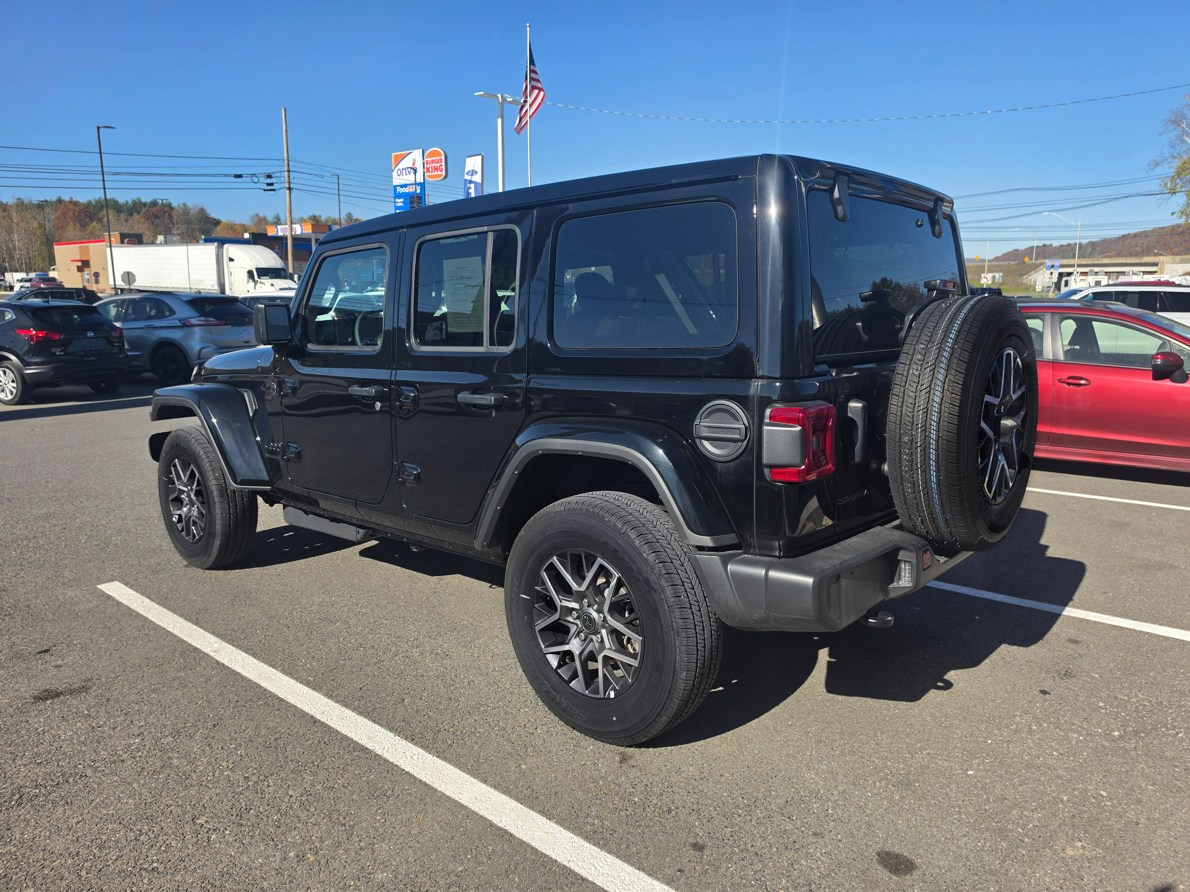 Used 2026 Jeep Wrangler Unlimited Sahara AWD/4WD image 6