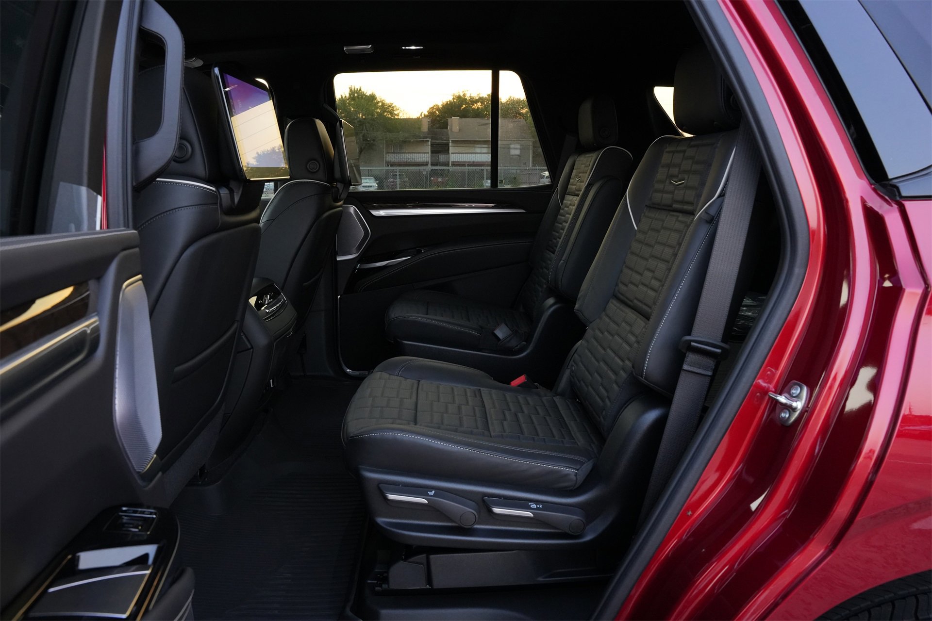 New 2025 Cadillac Escalade Sport Platinum w/ LPO, ONYX Package image 21